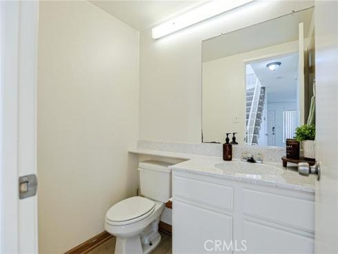 290  Victoria  29 (F8)  Street, Costa Mesa, CA