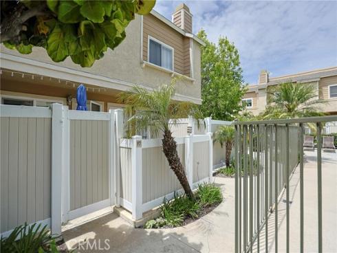 290  Victoria  29 (F8)  Street, Costa Mesa, CA