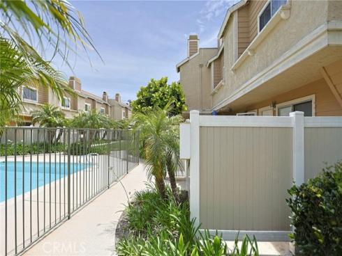 290  Victoria  29 (F8)  Street, Costa Mesa, CA