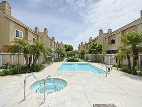 290  Victoria  29 (F8)  Street, Costa Mesa, CA