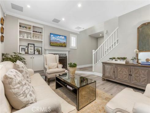 302 Canoe Pond , Costa Mesa, CA