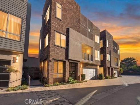 821 Brickyard , Costa Mesa, CA