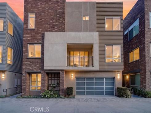 821 Brickyard , Costa Mesa, CA