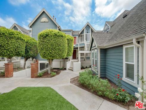 810 Baker Street 204