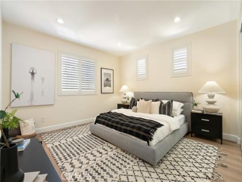 267 Mesa Dr , Costa Mesa, CA