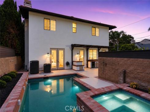 267 Mesa Dr , Costa Mesa, CA