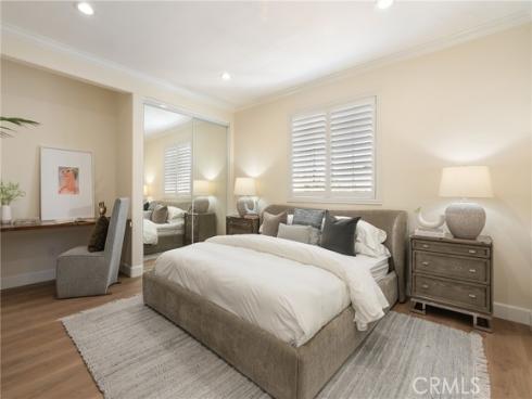 267 Mesa Dr , Costa Mesa, CA