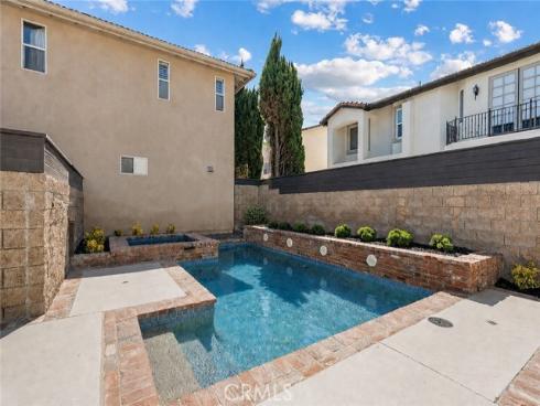 267 Mesa Dr , Costa Mesa, CA