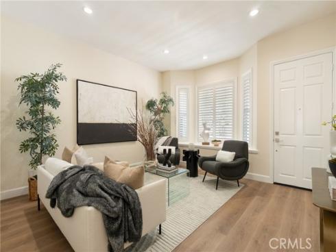 267 Mesa Dr , Costa Mesa, CA