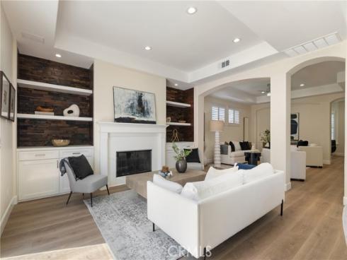 267 Mesa Dr , Costa Mesa, CA