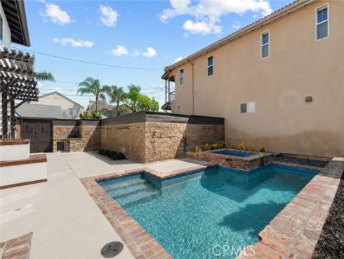 267 Mesa Dr , Costa Mesa, CA
