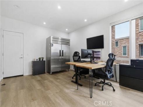 809 Brickyard Lane, Costa Mesa, CA