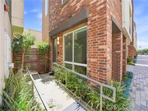 809 Brickyard Lane, Costa Mesa, CA