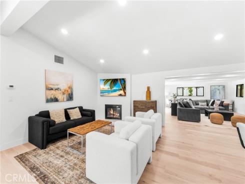 213 Wellesley , Costa Mesa, CA
