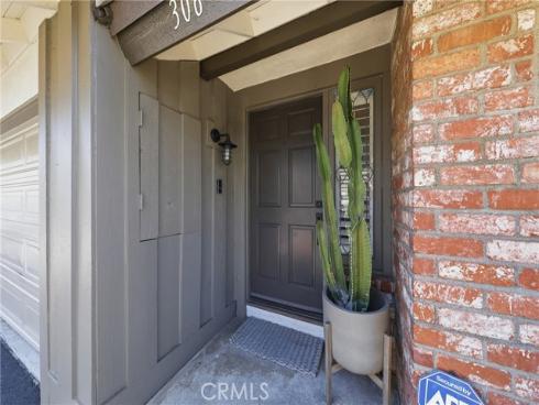 306 Campbell Lane, Costa Mesa, CA