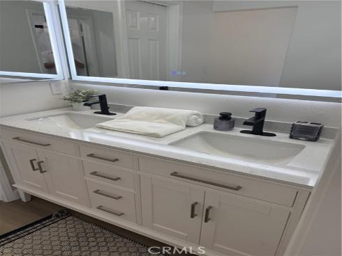 2687 Orange b , Costa Mesa, CA