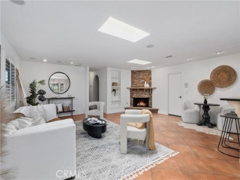 986 Post Road , Costa Mesa, CA