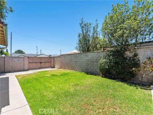986  Post Road  , Costa Mesa, CA