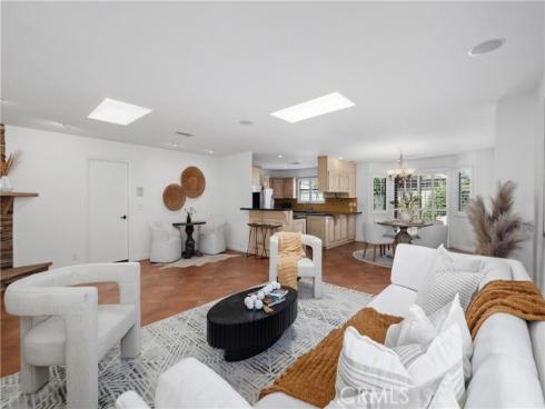 986 Post Road , Costa Mesa, CA