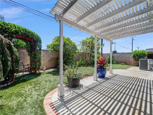 6598 Reefton , Cypress, CA
