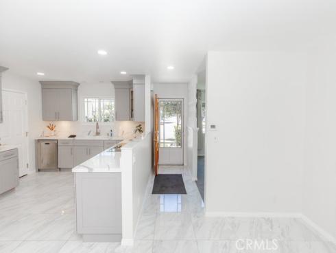 9331 La Cortinilla Avenue, Fountain Valley, CA