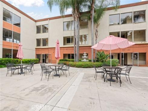 400 N Acacia B12 Avenue, Fullerton, CA