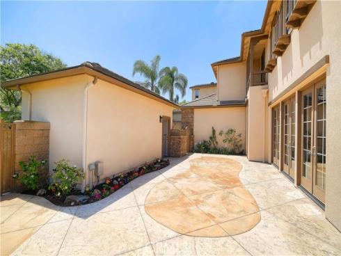 2599  Nixon   Way, Fullerton, CA