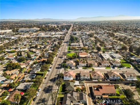 2100 W Valencia , Fullerton, CA