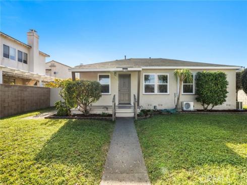 2100 W Valencia , Fullerton, CA