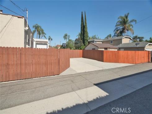 714 E Chapman Avenue, Fullerton, CA