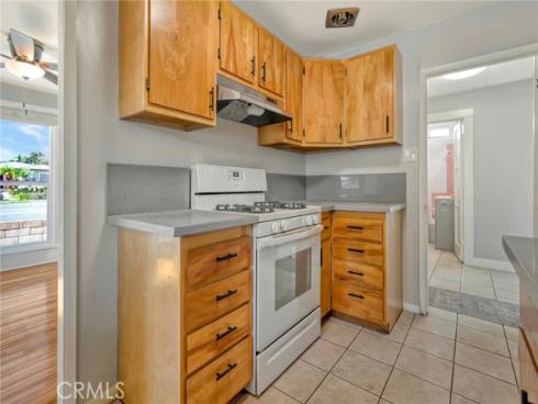 714 E Chapman Avenue, Fullerton, CA