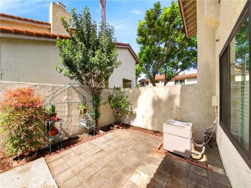 2303 W Millstream  104  Drive, Fullerton, CA