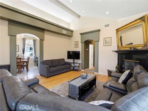 2525 W Olive Avenue, Fullerton, CA