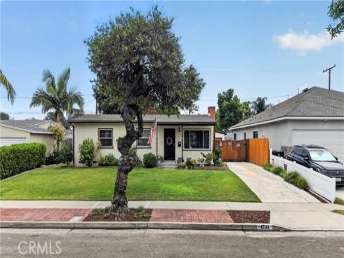 1700 W Ash , Fullerton, CA