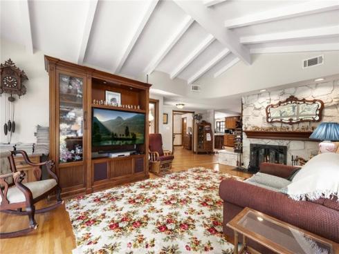 901  Laguna   Road, Fullerton, CA