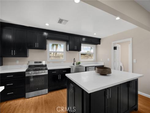 913 N Raymond , Fullerton, CA