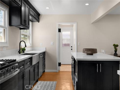 913 N Raymond , Fullerton, CA
