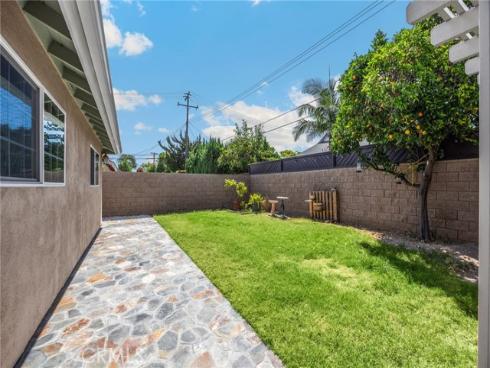 1040 El Mirador Drive, Fullerton, CA