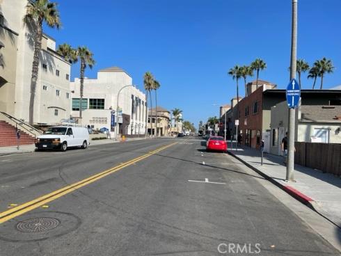 214  Walnut   Avenue, Huntington Beach, CA