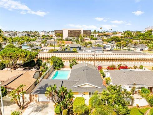 20401 Somerville Lane, Huntington Beach, CA