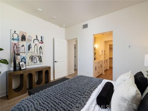 414 Main 330 Street, Huntington Beach, CA