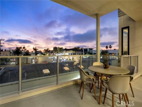 414  Main St  300 , Huntington Beach, CA