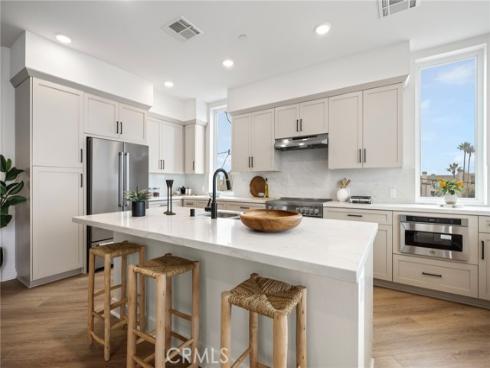414  Main St  300 , Huntington Beach, CA
