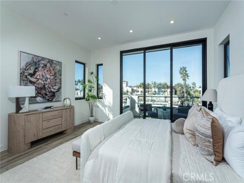 328 3rd , Huntington Beach, CA