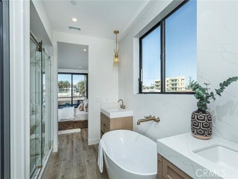 328 3rd , Huntington Beach, CA