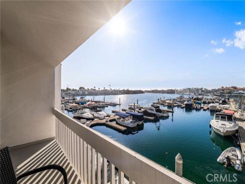 16435 Harbour 13 Lane, Huntington Beach, CA