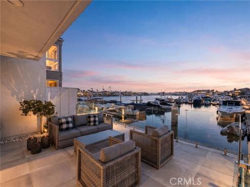 16435 Harbour 13 Lane, Huntington Beach, CA