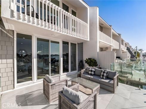16435 Harbour 13 Lane, Huntington Beach, CA