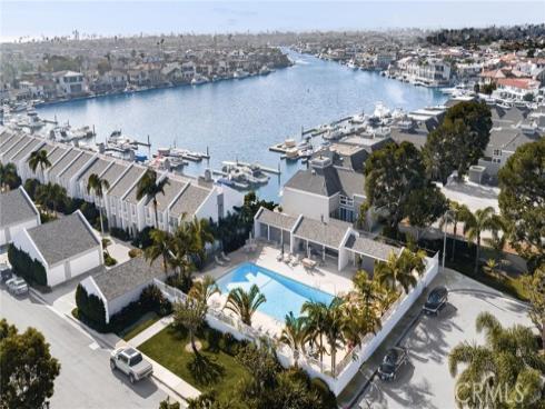 16435 Harbour 13 Lane, Huntington Beach, CA