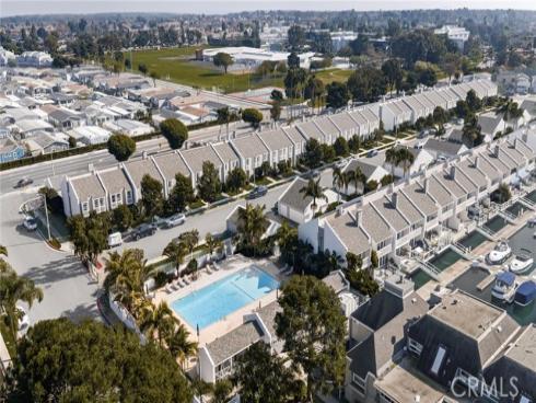 16435 Harbour 13 Lane, Huntington Beach, CA